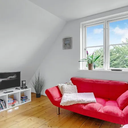 2 Bedroom Stunning In *