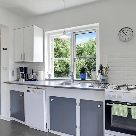 2 Bedroom Stunning In Prázdninový dům Rønne