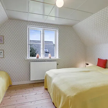 2 Bedroom Stunning In *