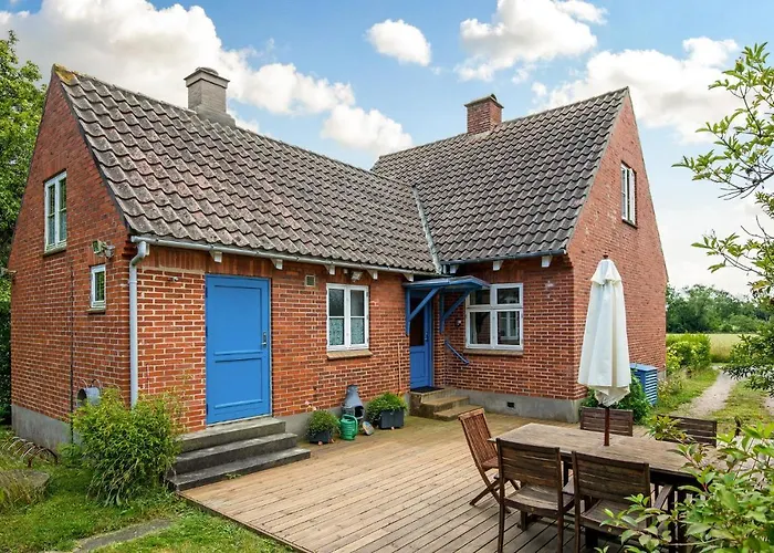 2 Bedroom Stunning In *