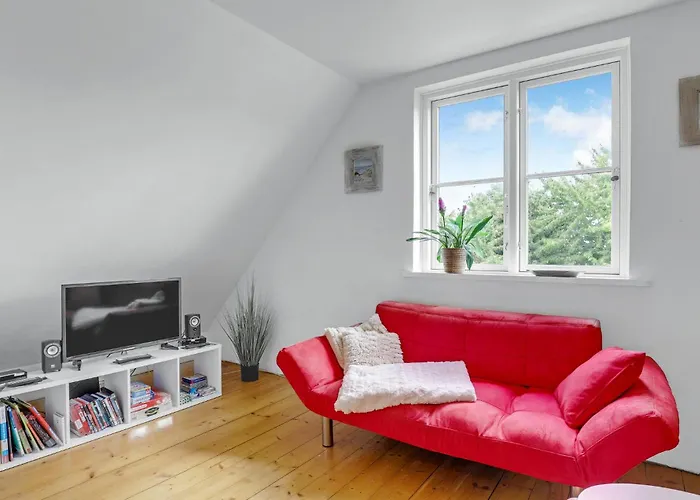 2 Bedroom Stunning In *