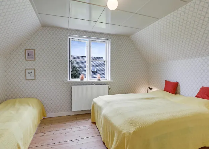 2 Bedroom Stunning In *